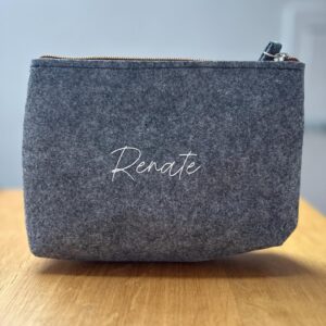 Kosmetiktasche personalisiert Name oder Wunschtext aus Filz – Foto 1 von 3